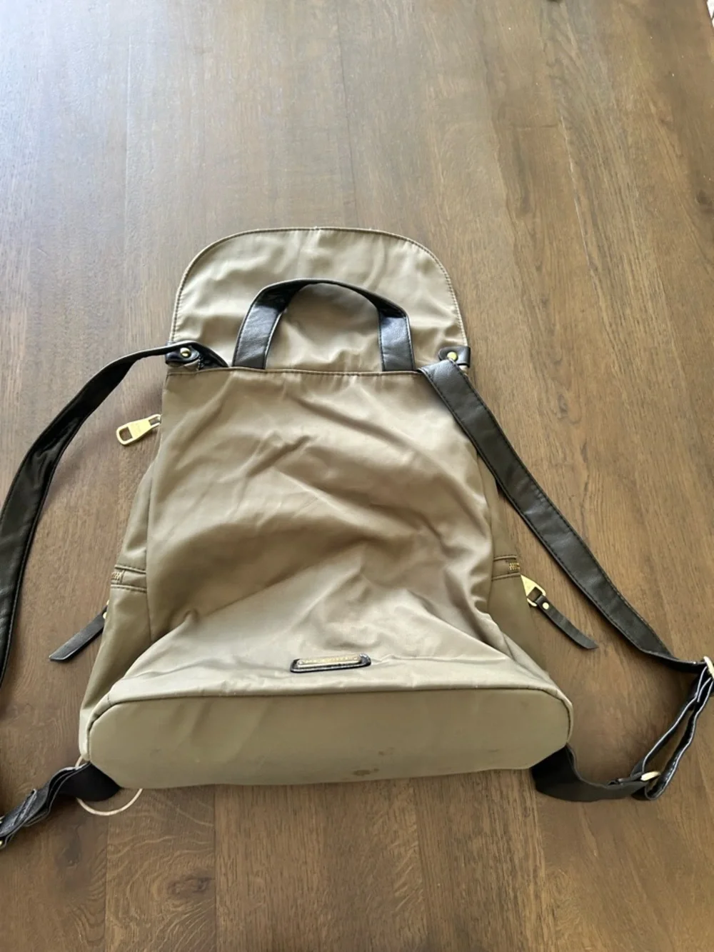 Steve Madden olive green back pack zipper front